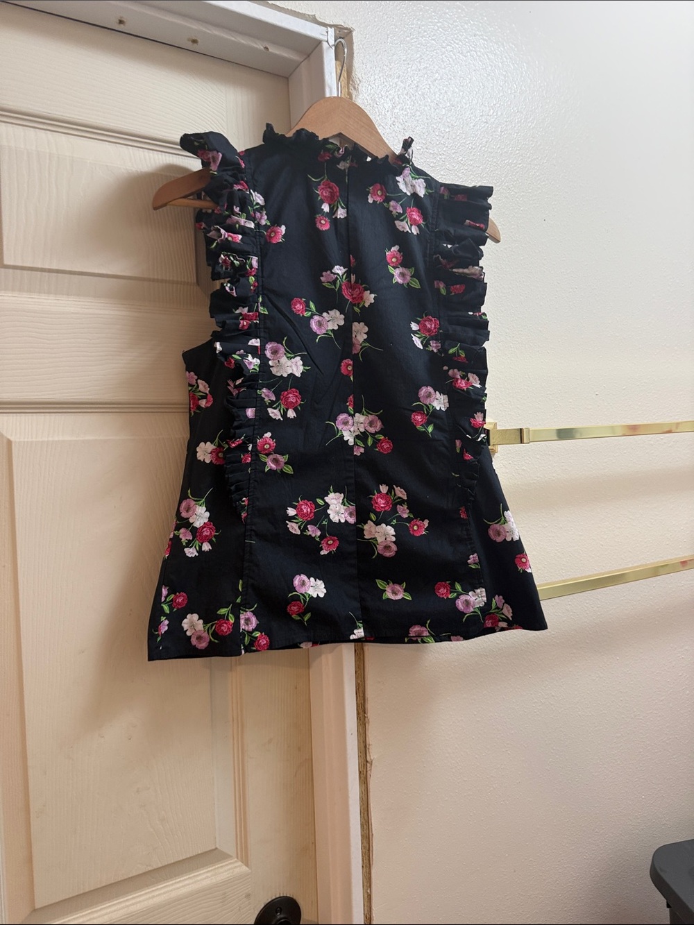 Express Black Floral Ruffle Shell Top - Picture 2 of 5